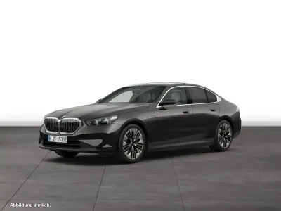 Gebraucht BMW 550e 489 PS (359 kW) 2025 Grau Limousine