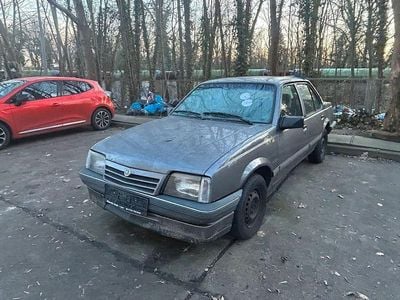 Silber Gebraucht 1988 Opel Ascona Limousine | 899 €