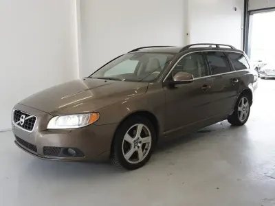 Gebraucht Volvo V70 Momentum 163 PS (119 kW) 2013 Beige Kombi
