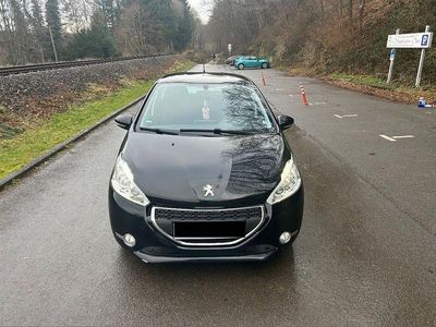 Gebraucht Peugeot 208 Access 68 PS (50 kW) 2013 Schwarz Kleinwagen
