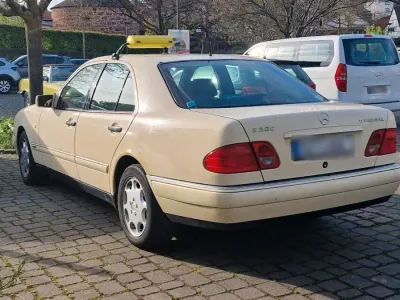 Gebraucht Mercedes 300 177 PS (130 kW) 1997 Beige Limousine