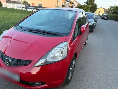 Gebraucht Honda Jazz 101 PS (74 kW) 2011 Rot Kleinwagen
