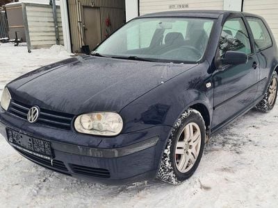 Blau Gebraucht 2002 VW Golf Limousine | 999 € (Guter Preis)