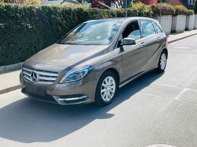 Usata Mercedes B180 122 CV (89 kW) 2012 Beige Monovolume
