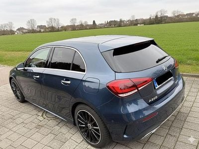 Blau Gebraucht 2019 Mercedes A250 AMG line Limousine | 25.500 € (Guter Preis)