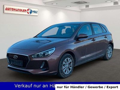 Braun Gebraucht 2017 Hyundai i30 Select Limousine | 8.299 € (Fairer Preis)