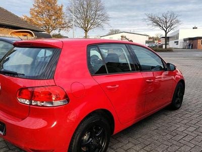 Gebraucht VW Golf VI 80 PS (58 kW) 2011 Rot Kleinwagen