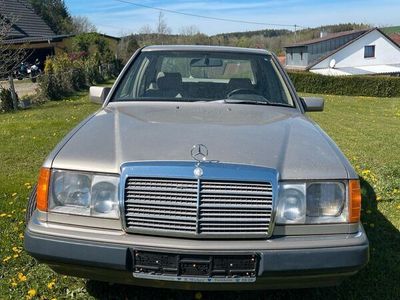 gebraucht Mercedes E200 W1241-Hand