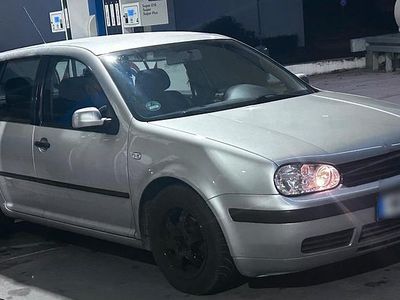 Silber Gebraucht 2002 VW Golf Limousine | 1.000 € (Guter Preis)
