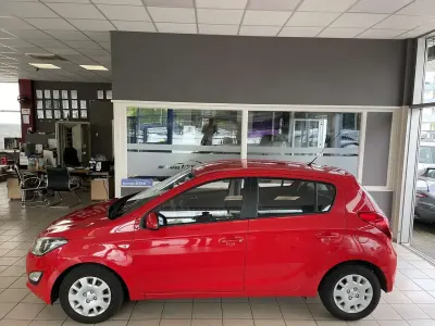 Gebraucht Hyundai i20 86 PS (63 kW) 2012 Rot Kleinwagen