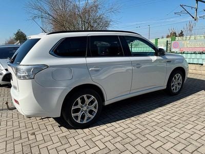 Gebraucht Mitsubishi Outlander P-HEV 121 PS (88 kW) 2014 Weiß SUV