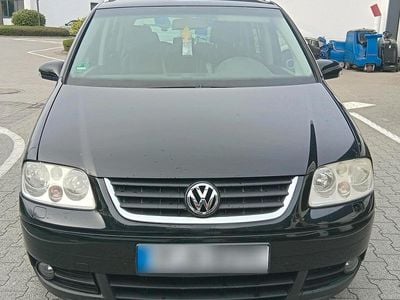 Second-hand VW Touran 140 CP (102 kW) 2006 Negru Monovolum