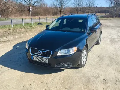 Gebraucht Volvo V70 Momentum 215 PS (158 kW) 2012 Schwarz Kombi