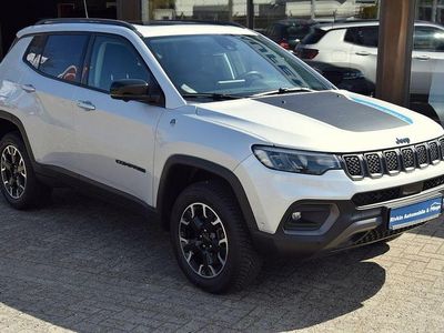 Gebraucht Jeep Compass Trailhawk 179 PS (131 kW) 2022 Silber SUV