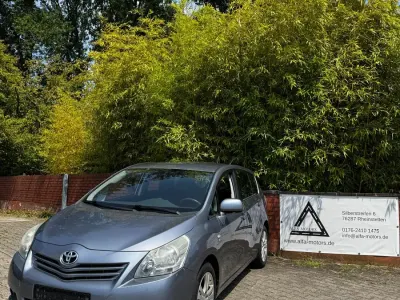 Gebraucht Toyota Verso Life 150 PS (110 kW) 2010 Blau Van / Kleinbus