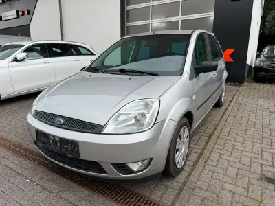 Gebraucht Ford Fiesta Ambiente 80 PS (58 kW) 2006 Silber Kleinwagen