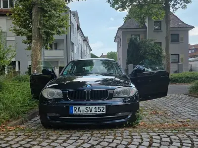 Gebraucht BMW 120 177 PS (130 kW) 2011 Schwarz Kleinwagen