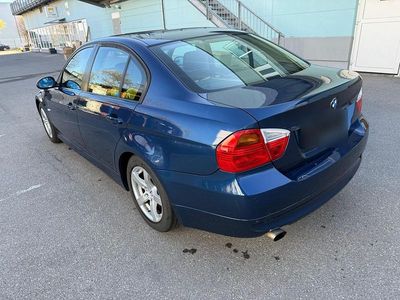 Gebraucht BMW 320 150 PS (110 kW) 2006 Blau Limousine