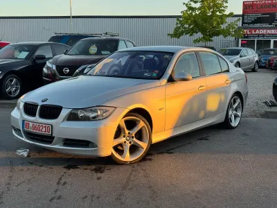 Begagnad BMW 325 218 HK (160 kW) 2005 Silver Sedan