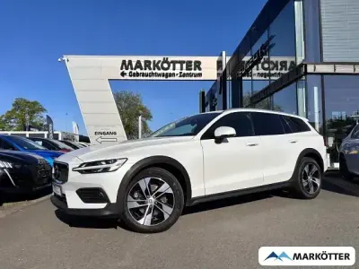 Gebraucht Volvo V60 CC Plus 197 PS (144 kW) 2022 Weiss Kombi