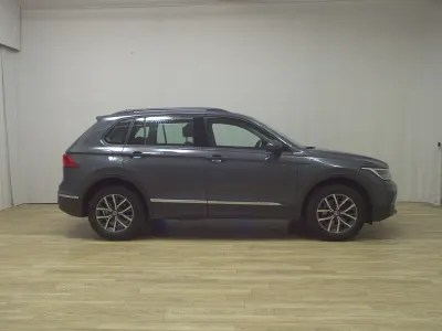 Gebraucht VW Tiguan Life 150 PS (110 kW) 2022 Grau SUV