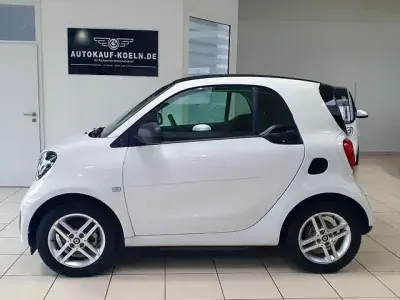 Używany Smart ForTwo Electric Drive 60 kW (82 KM) 2021 Biały Coupe