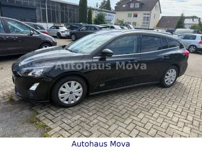 Gebraucht Ford Focus Cool & Connect 120 PS (88 kW) 2021 Schwarz Limousine
