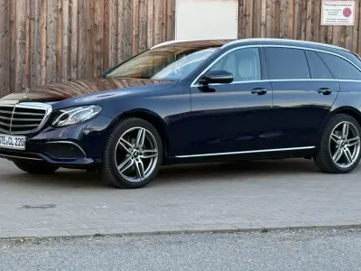 Gebraucht Mercedes E220 194 PS (142 kW) 2019 Blau Limousine