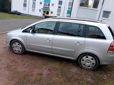 Grau Gebraucht 2005 Opel Zafira Van / Kleinbus | 750 € (Fairer Preis)
