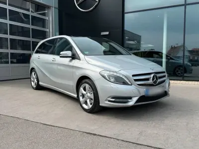 Gebraucht Mercedes B200 136 PS (100 kW) 2014 Silber Kleinwagen