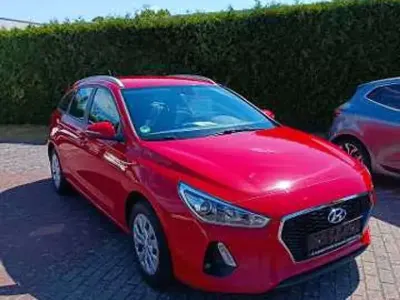 Gebraucht Hyundai i30 99 PS (72 kW) 2017 Rot Kombi
