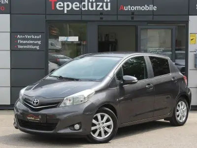 Gebraucht Toyota Yaris Edition 99 PS (72 kW) 2013 Grau Kleinwagen