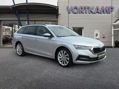 Gebraucht Skoda Octavia Ambition 204 PS (150 kW) 2021 Brilliantsilber Kombi