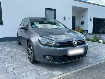 Gebraucht VW Golf VI 105 PS (77 kW) 2010 Grau Kleinwagen