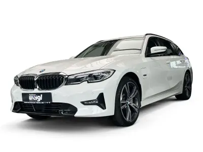 Gebraucht BMW 330 Sport Line 184 PS (135 kW) 2022 Weiß Limousine