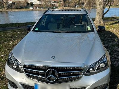 Używany Mercedes E220 2015 Srebrny Kombi