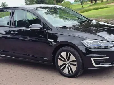 Gebraucht VW e-Golf 100 kW (136 PS) 2020 Deep black perleffekt Kleinwagen