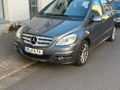 Gebraucht Mercedes B200 140 PS (102 kW) 2011 Grau Van / Kleinbus