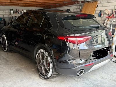 Schwarz Gebraucht 2017 Alfa Romeo Stelvio SUV | 24.000 € (Teuer)