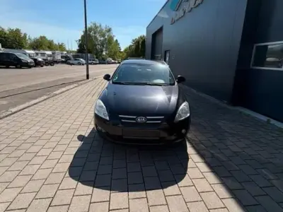 Gebraucht Kia Ceed 109 PS (80 kW) 2009 Schwarz Kleinwagen