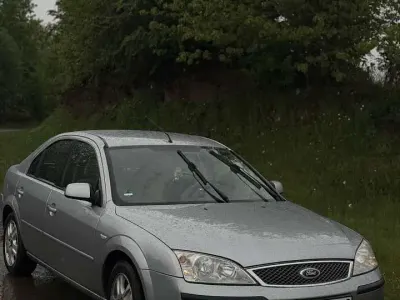 Gebraucht Ford Mondeo Ambiente 125 PS (91 kW) 2005 Grau Limousine