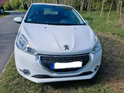 Gebraucht Peugeot 208 Active 82 PS (60 kW) 2014 Weiß Kleinwagen