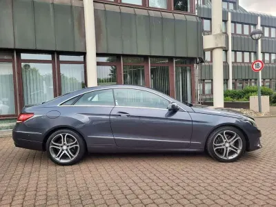 Gebraucht Mercedes E200 184 PS (135 kW) 2015 Tenoritgrau  metalliclack Coupé
