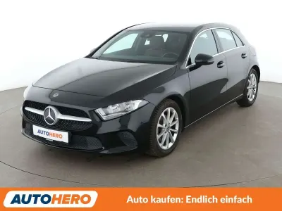 Gebraucht Mercedes A180 116 PS (85 kW) 2019 Kosmosschwarz Limousine