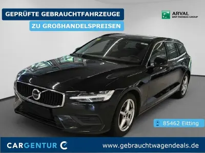 Gebraucht Volvo V60 Core 197 PS (144 kW) 2023 Schwarz (metallic) Kombi