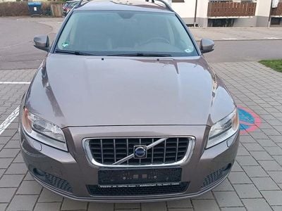 Gebraucht Volvo V70 Kinetic 185 PS (136 kW) 2009 Beige Kombi