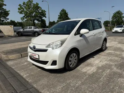 Gebraucht Toyota Verso-S Life 90 PS (66 kW) 2011 Weiß Van / Kleinbus