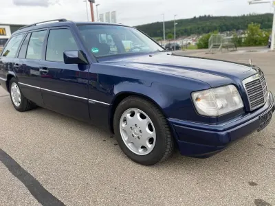 Używany Mercedes E280 193 KM (141 kW) 1994 Niebieski Kombi