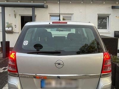 Silber Gebraucht 2010 Opel Zafira Family Van / Kleinbus | 2.600 € (Fairer Preis)