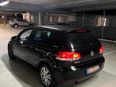 Gebraucht VW Golf VI 105 PS (77 kW) 2010 Schwarz Kleinwagen